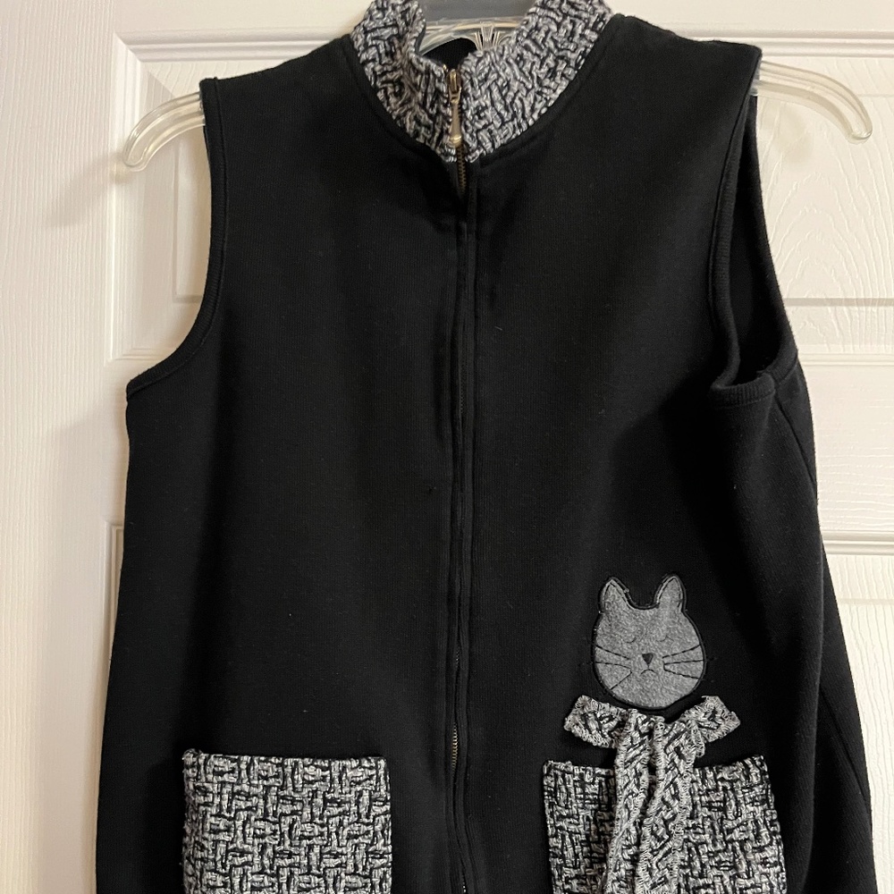 Coldwater Creek - cotton/poly vest - with a cute kitty design at pocket